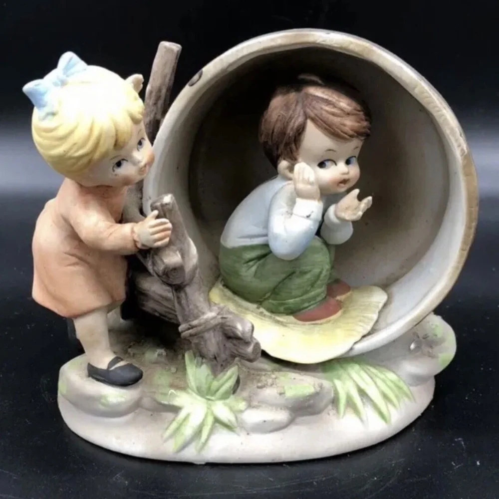 Vtg. 1950’s Norleans Japan Boy & Girl Playing In A Barrel “Hide & Seek” Figurine